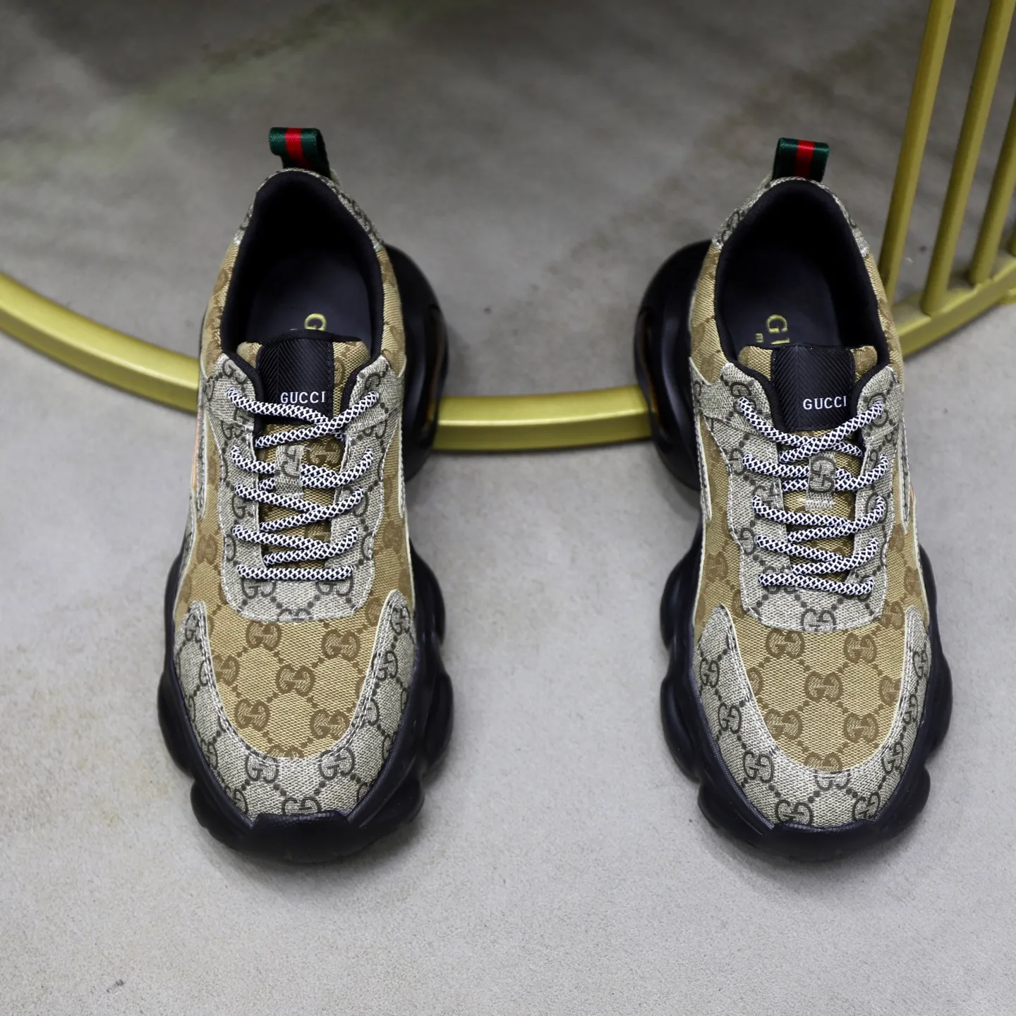 Ex-factory price: 462💰🙅‍♂️🙅‍♂️🙅‍♂️ Brand: Gucci GUCCi Standard code: 38-44 (45 customized) Grade: Same as the official website Material: Original cowhide material spliced with brand cloth Comfortable and breathable lining Lightweight and wear-resistant sports outsole Style category: Men's fashion casual shoes Running sports shoes Distinguished luxury brand elements Top luxury color: actual picture color
